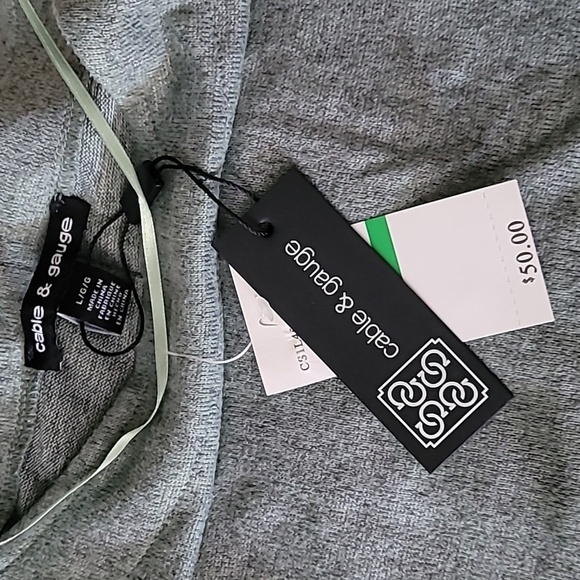 Cold shoulder high-low tunic - Picture 3 of 4